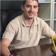 Profesor graduado por la UV en Administración y Dirección de Empresas